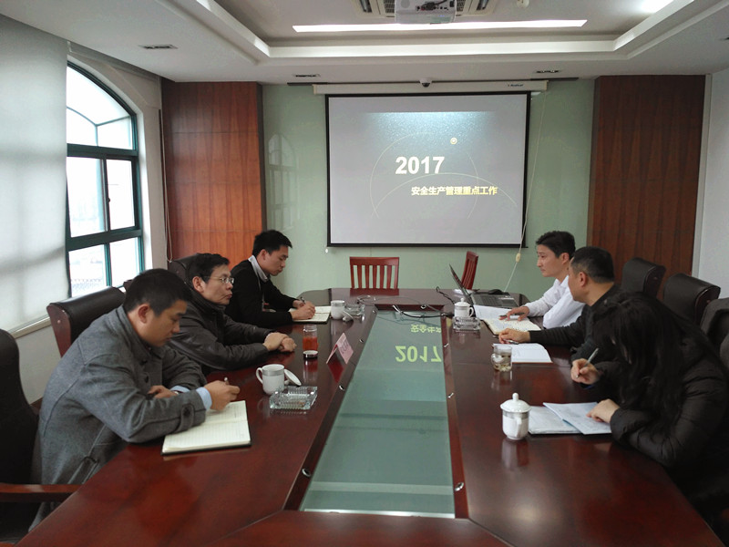 集團領(lǐng)導(dǎo)至保安公司開展安全生產(chǎn)管理調(diào)研工作.jpg