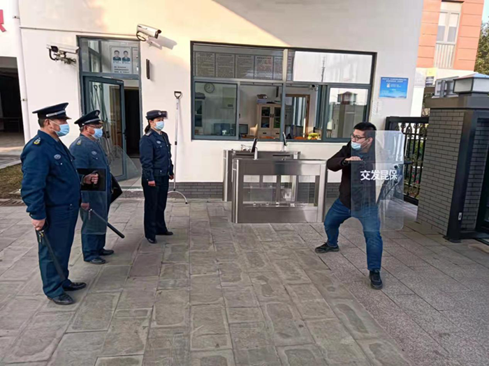 安保公司駐正儀中學(xué)保安隊開展反恐防暴應(yīng)急演練.png