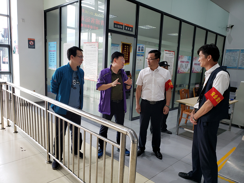 交發(fā)集團(tuán)董事長至周莊客運(yùn)站開展安全檢查.jpg