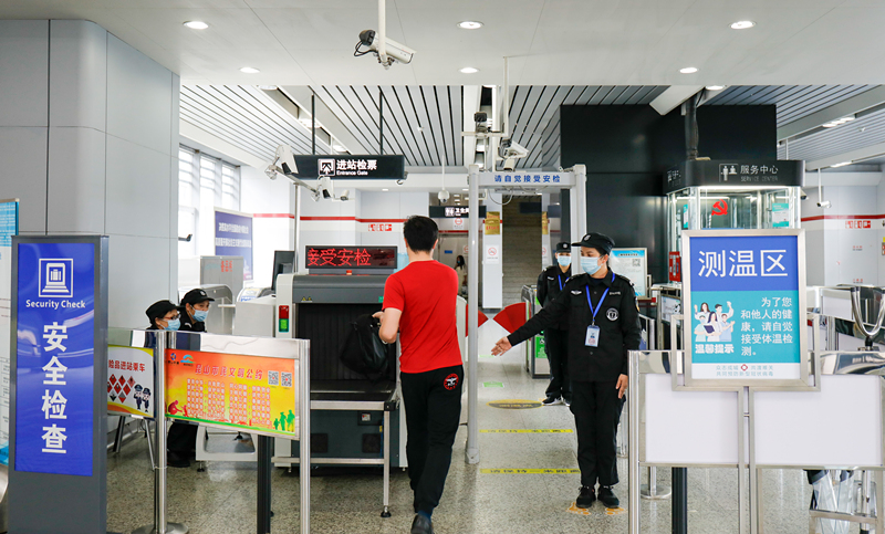 隊(duì)員開展安檢照片 - 副本.jpg